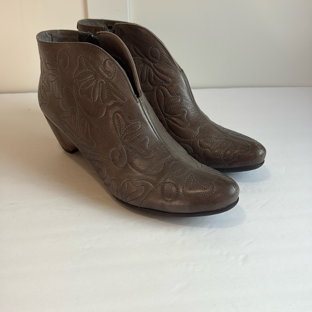 Pikolino Embroidery Stitched Low Heeled Bootie
